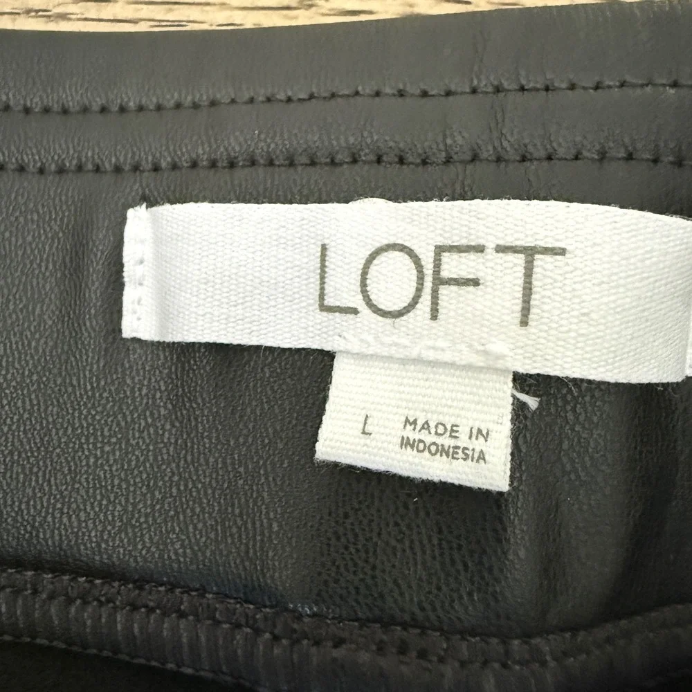 LOFT Black Faux Leather Leggings Slim Tapered Pants Size L Seam Detail